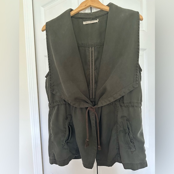 Max Jeans Utility Vest/jacket Distressed military green. Gently used. Size L - Picture 6 of 10